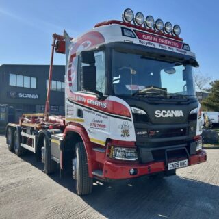 Another stunning addition to the Gavin Griffiths Group fleet!🤩

This incredibly impressive Scania P420 XT joins the also incredibly impressive Gavin Griffiths Group fleet.

Supplied by Keltruck Account Manager, Peter Harris. This outstanding unit has been fitted with hook and cameras, as well as Kelsa & strobes.

An outstanding addition to the fleet! We hope you enjoy.

#SuppliedByKeltruck #ScaniaXT