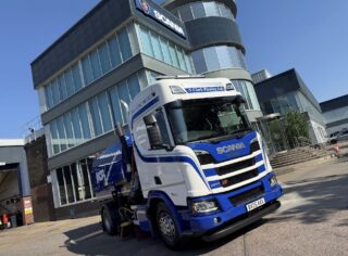 N. Clark Planing Limited have taken delivery of this very special Scania R460 XT!
Supplied by Keltruck Account Manager, Danny Horobin. This specials unit is complete with sweeper body and and array of outstanding extras such as Scania XT package to really set this unit apart from the rest!
Congratulations to the team at N. Clark Planing Limited on the handover of this wonderful unit.