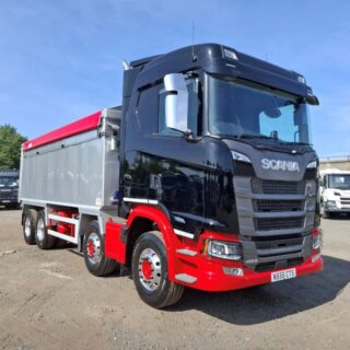 Coleshill Tippers have received their first Scania S420 tipper unit⚡

This astonishing unit is the first of two of these very unique, and fully loaded tipper units!

A big thank you to all the team at Coleshill Tippers for the continued business and support.

#SuppliedByKeltruck