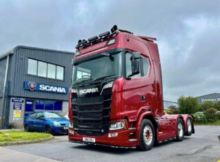Bringing you some Friday V8 heat🌶🔥

Oliver Jordan has taken deliver of this magnificent Scania S660! Supplied by Keltruck Account Manager, Peter Harris. With it's striking red colour, black highlights and additional light bars, this unit carries all the style you'd expect from the King Of The Road👑

Thank you to Oliver Jordan for allowing us to supply this truly spectacular unit!

#SuppliedByKeltruck #ScaniaV8 #KingOfTheRoad