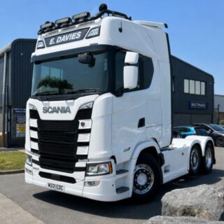 Now this is what you call a stunning Scaniaβ¨
Recently delivered to Euros Davies, this magnificent Scania S560 was supplied by Keltruck Account Manager, Peter Harris. With a plethora of extras, the unit packs as much punch as it does style.
The vehicle will now be maintained by the team at Keltruck Cross Hands for added peace of mind and to ensure maximum uptime!
#SuppliedByKeltruck