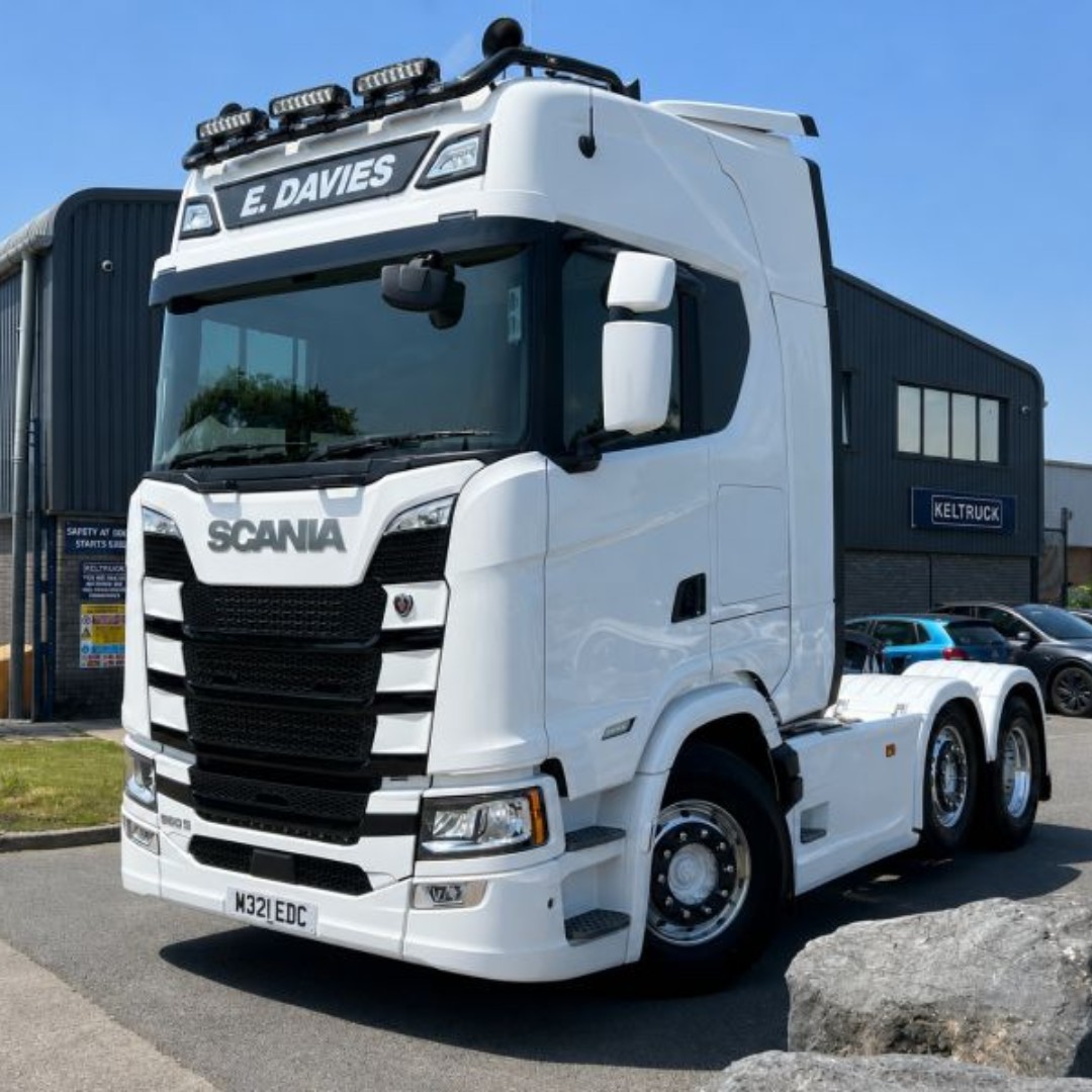 Now this is what you call a stunning Scaniaβ¨
Recently delivered to Euros Davies, this magnificent Scania S560 was supplied by Keltruck Account Manager, Peter Harris. With a plethora of extras, the unit packs as much punch as it does style.
The vehicle will now be maintained by the team at Keltruck Cross Hands for added peace of mind and to ensure maximum uptime!
#SuppliedByKeltruck