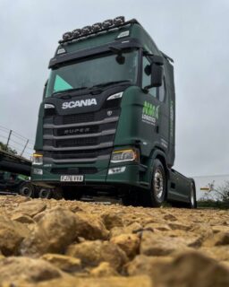 Poised and ready for actionπ
This stunning Scania S460 Super unit is the epitome of Scania style, power and presence and simply takes all the attention with it's incredible silky green finish and additional light bars.
Supplied by Keltruck Account Manager, Simon McGuiness. This unit will now be maintained by the team at Keltruck Newark, for added peace of mind and maximise uptime.
#SuplliedByKeltruck #ScaniaSuper