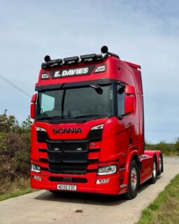 A Scania that defies description🤩👑
Take a look at this incredible Scania R560 Super unit recently delivered to E. Davies.
Supplied by Keltruck Account Manager, Peter Harris. The unit is full of additional spec and comes complete with four years full R&M for added peace of mind.
Thank you to E. Davies for allowing us to supply this magnificent unit!
#SuppliedByKeltruck #ScaniaSuper